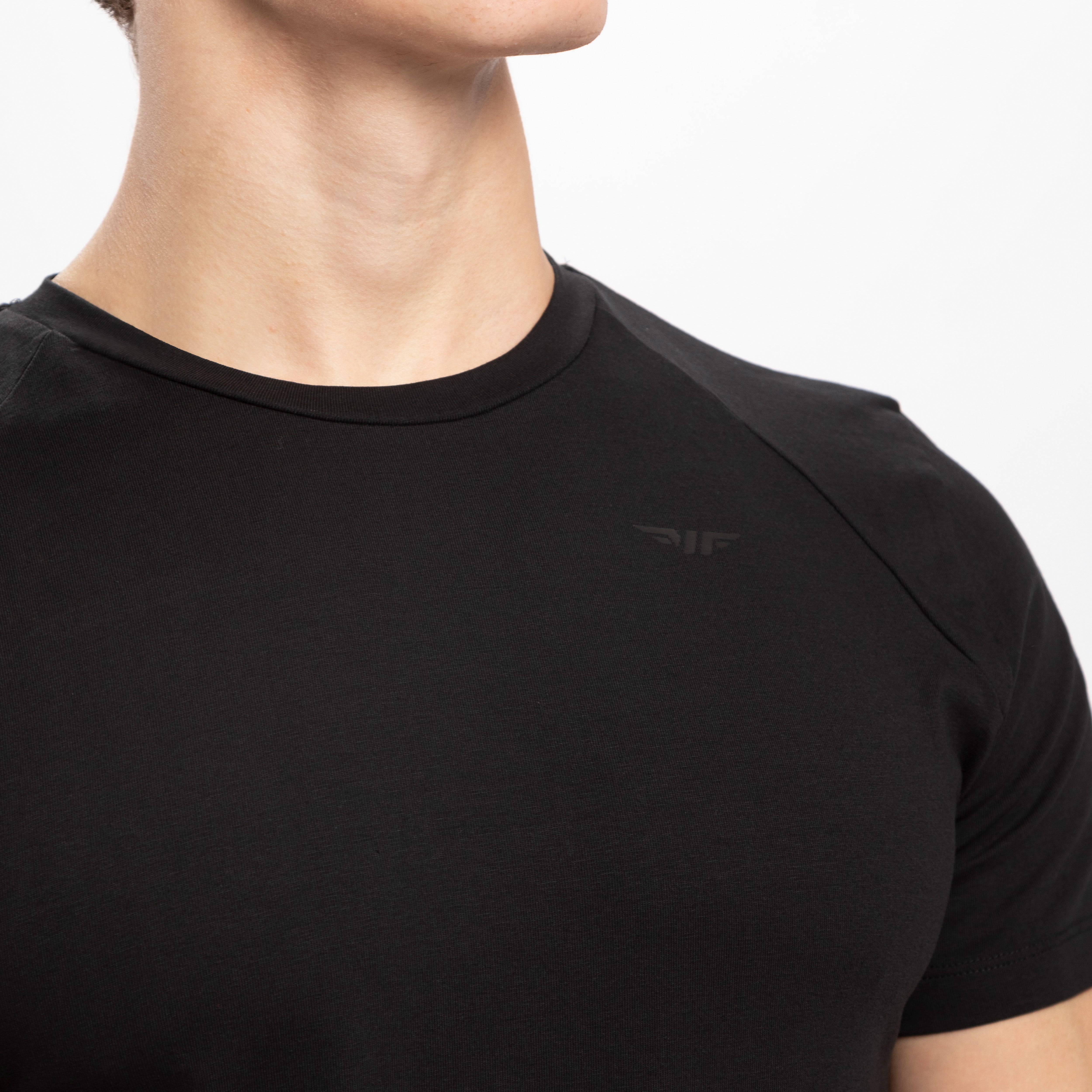 MEN-ESSENTIAL-REGULAR FIT-T-SHIRT (BLACK)