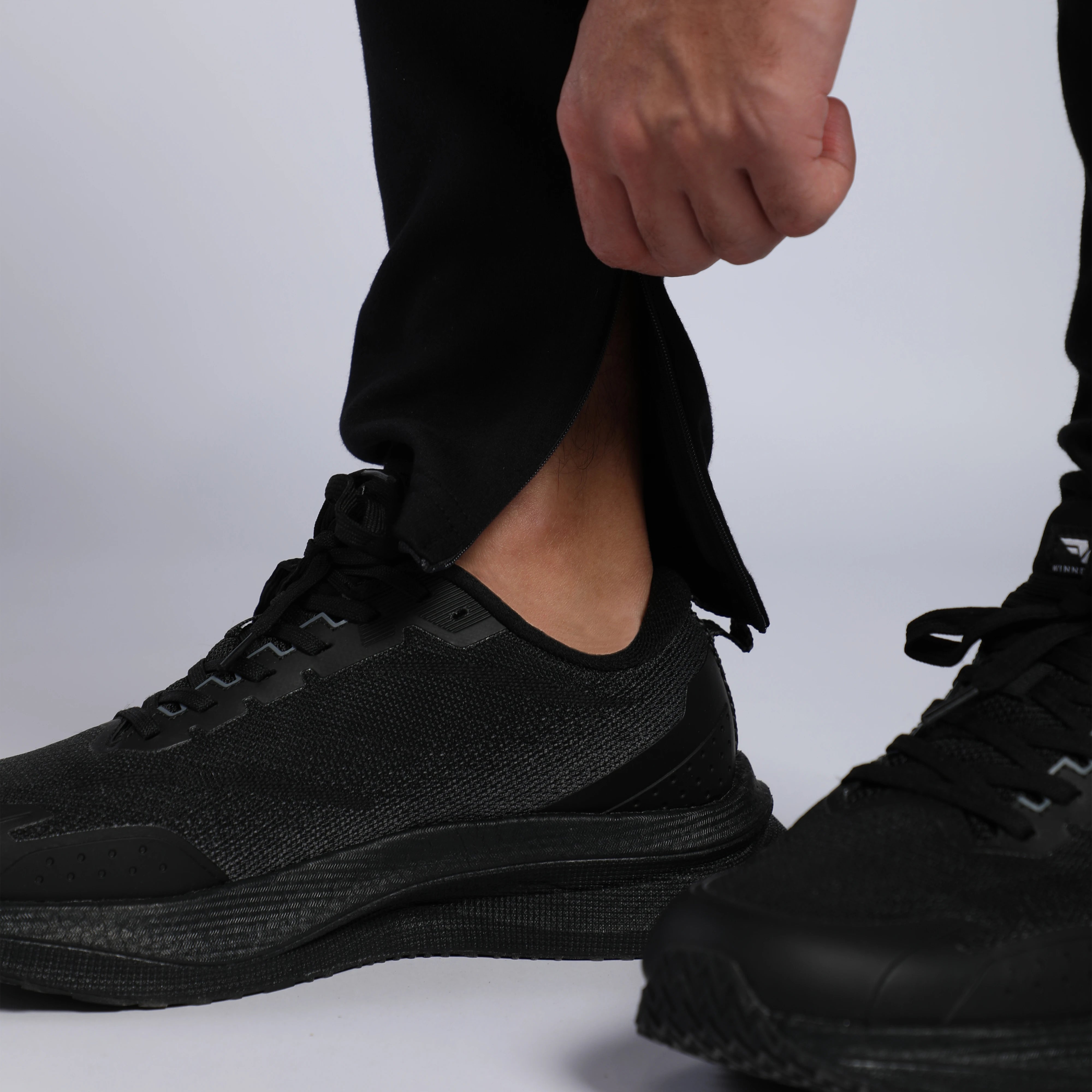 MEN-GO BEYOND-360°-TECH-PANT (BLACK)