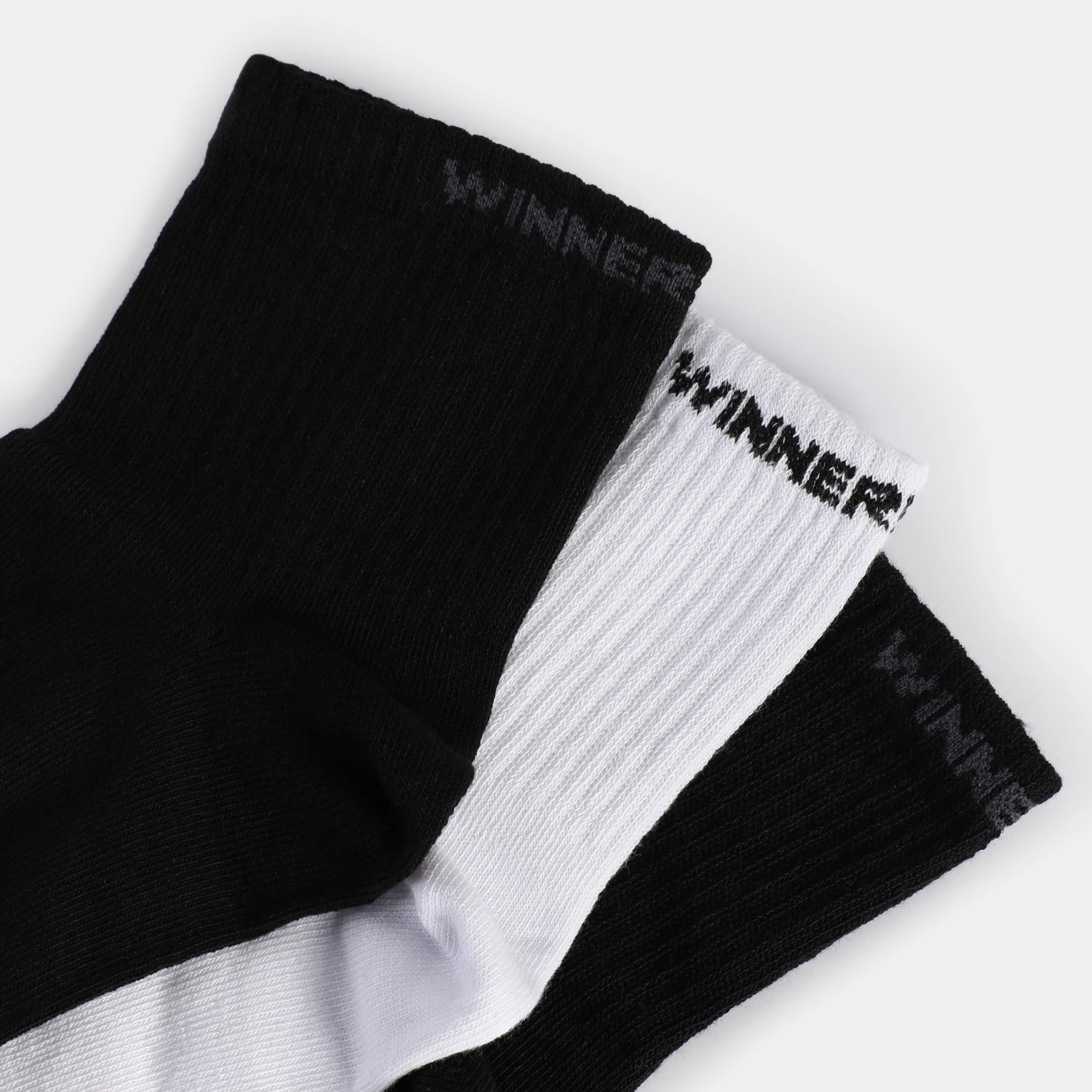 MEN-FROST-QUARTER-SOCKS (BLACK-WHITE)