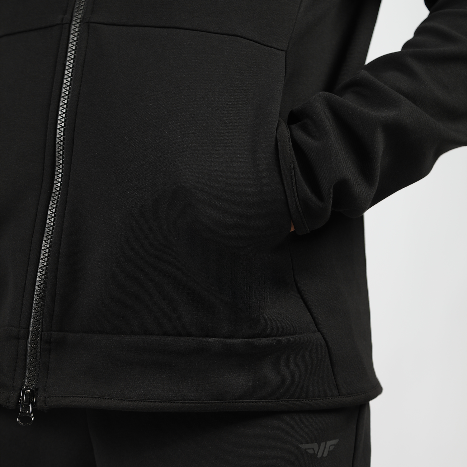 MEN-GO-BEYOND-TECH-ZIPPED-HOODIE (BLACK)