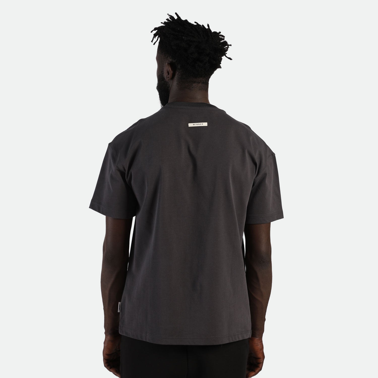 MEN-ESSENTIAL-ON THE GO-T-SHIRT (DARK-GREY)