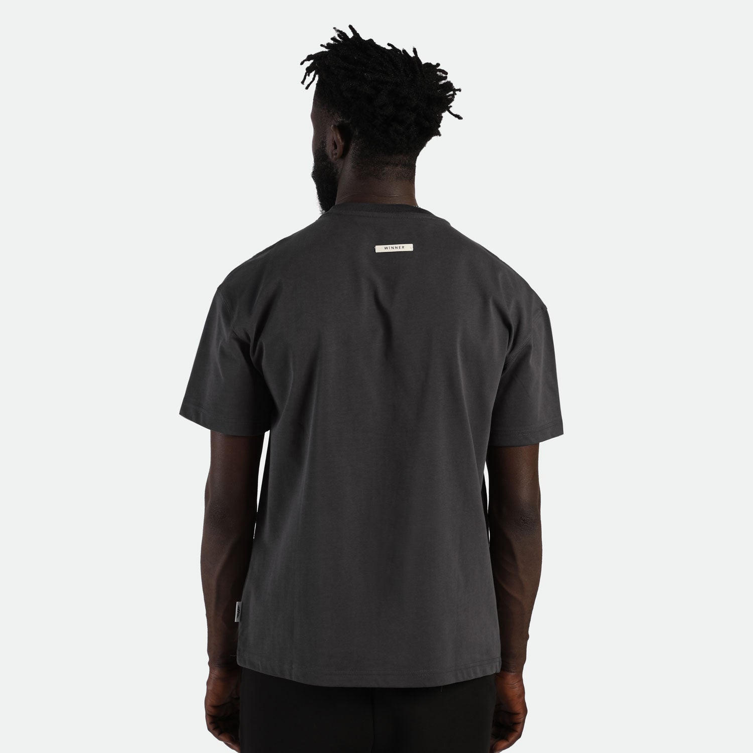 MEN-ESSENTIAL-ON THE GO-T-SHIRT (DARK-GREY)