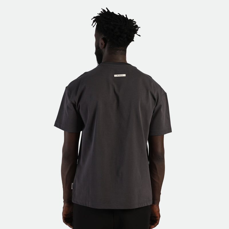 MEN-ESSENTIAL-ON THE GO-T-SHIRT (DARK-GREY)