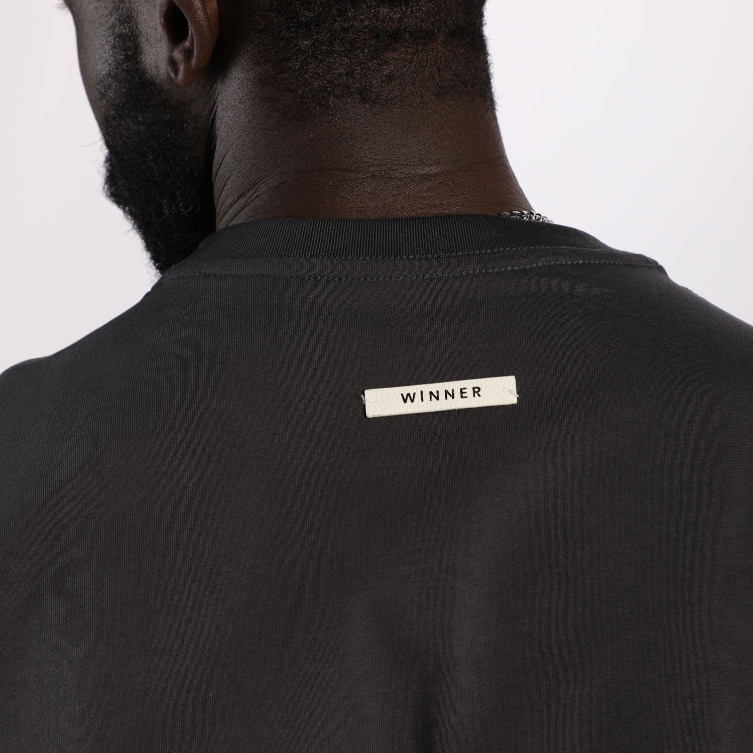 MEN-ESSENTIAL-ON THE GO-T-SHIRT (DARK-GREY)