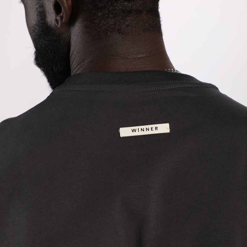 MEN-ESSENTIAL-ON THE GO-T-SHIRT (DARK-GREY)