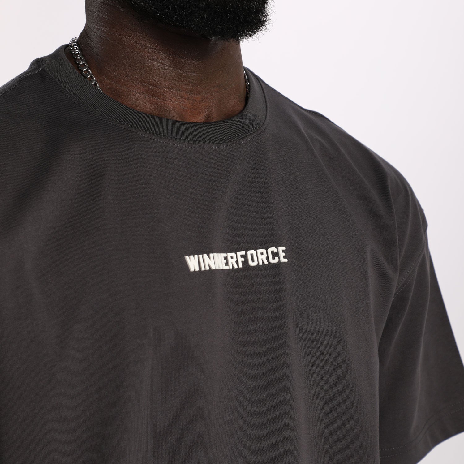 MEN-ESSENTIAL-ON THE GO-T-SHIRT (DARK-GREY)