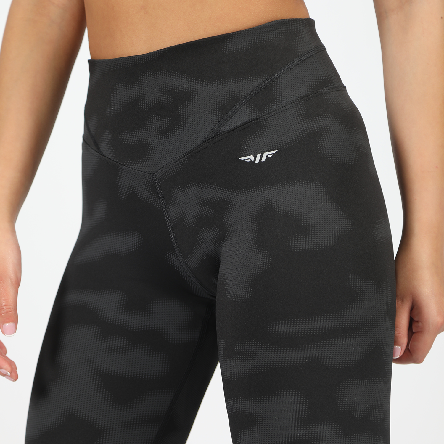 WOMEN GO-BEYOND V-CUT LEGGING (ILLUMINATED-BLACK)