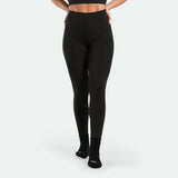 a fit woman wearing legging black with socks black 