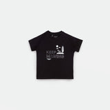  Black short-sleeved t-shirt with a graphic design that includes a windsurfer, sun, and waves. The text "KEEP MOVING" is printed on the front, with a stylized windsurfing icon replacing the "O" in "MOVING"