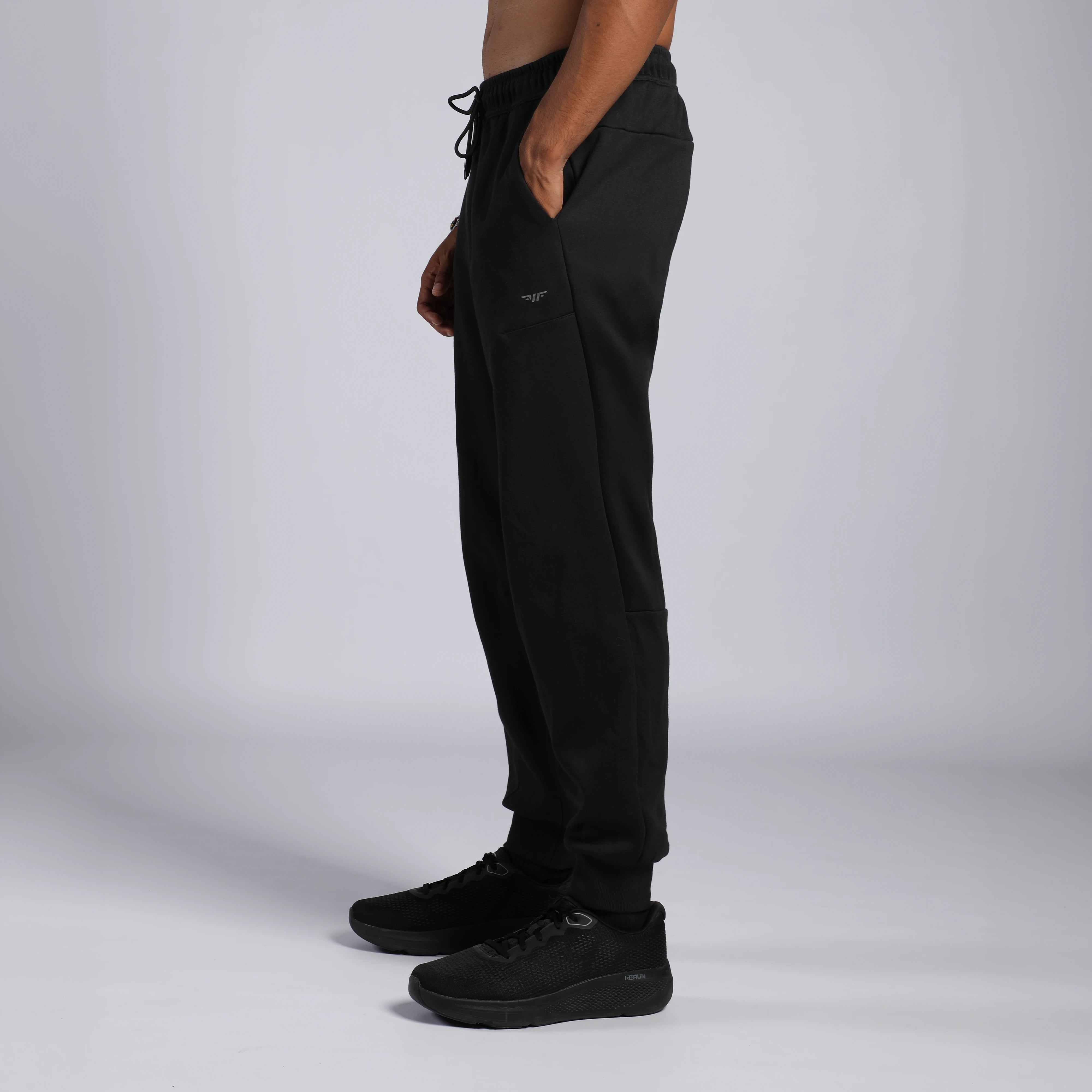 MEN-EDGE-OUT-DOWNTIME-JOGGER (BLACK)