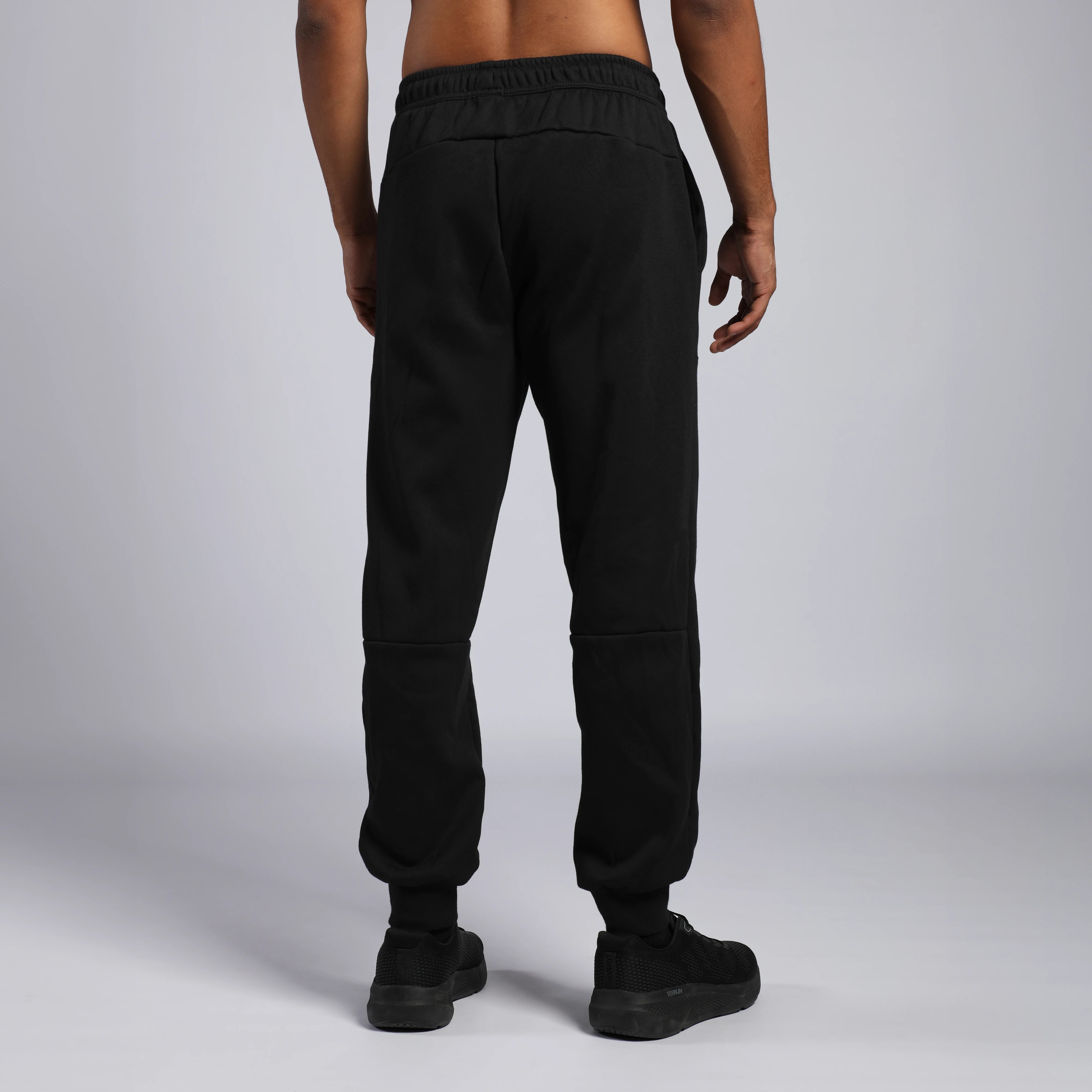 MEN-EDGE-OUT-DOWNTIME-JOGGER (BLACK)