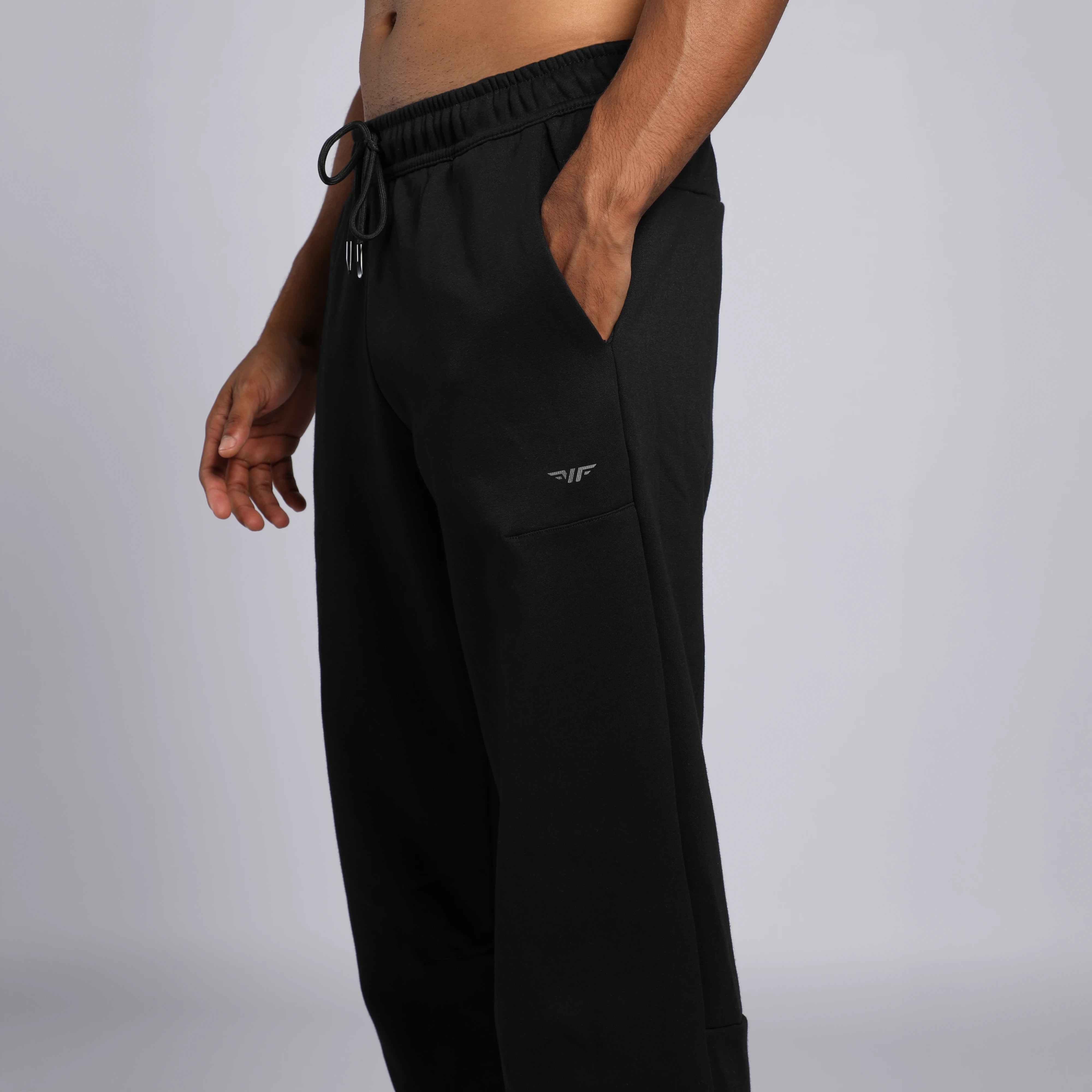 MEN-EDGE-OUT-DOWNTIME-JOGGER (BLACK)