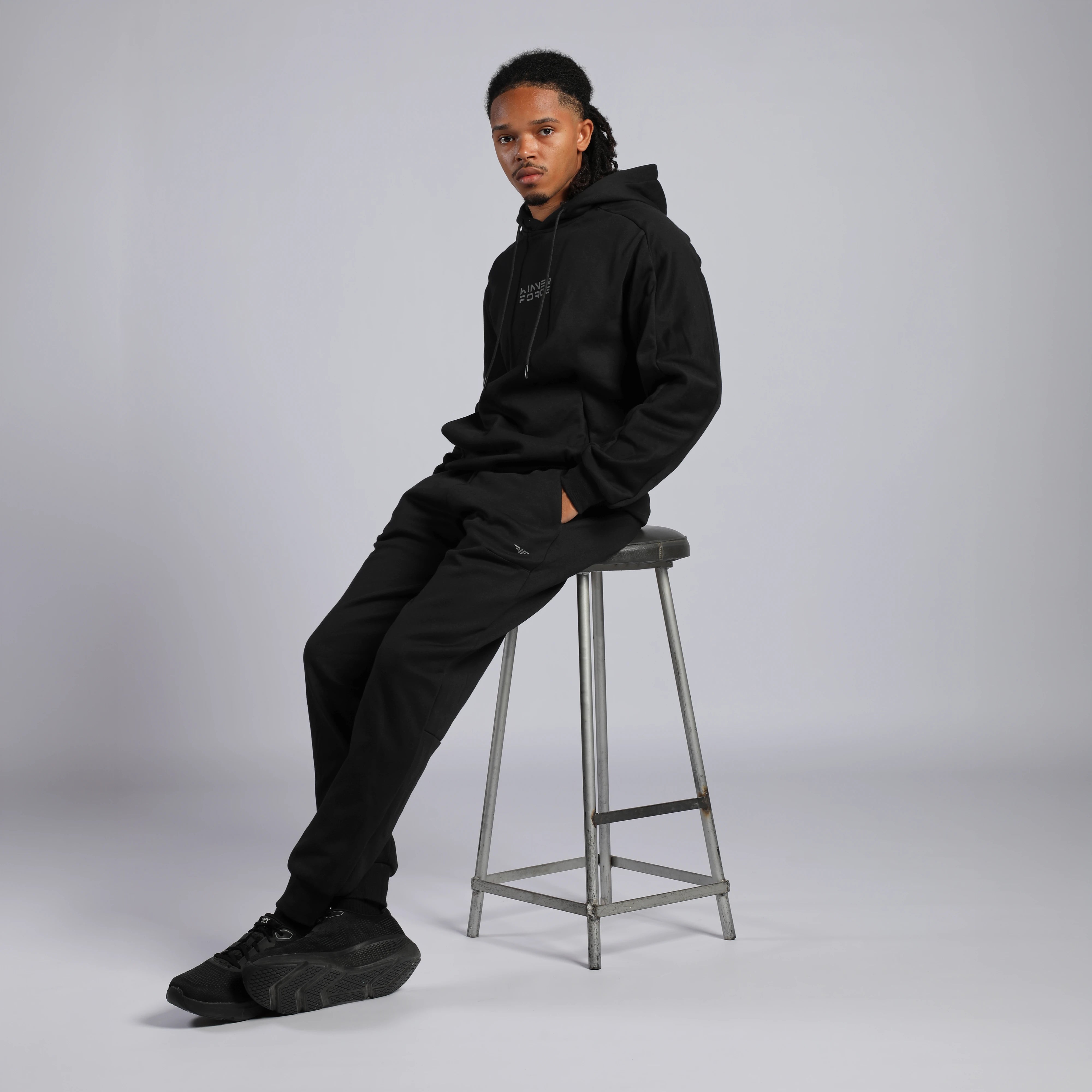 MEN-EDGE-OUT-DOWNTIME-JOGGER (BLACK)