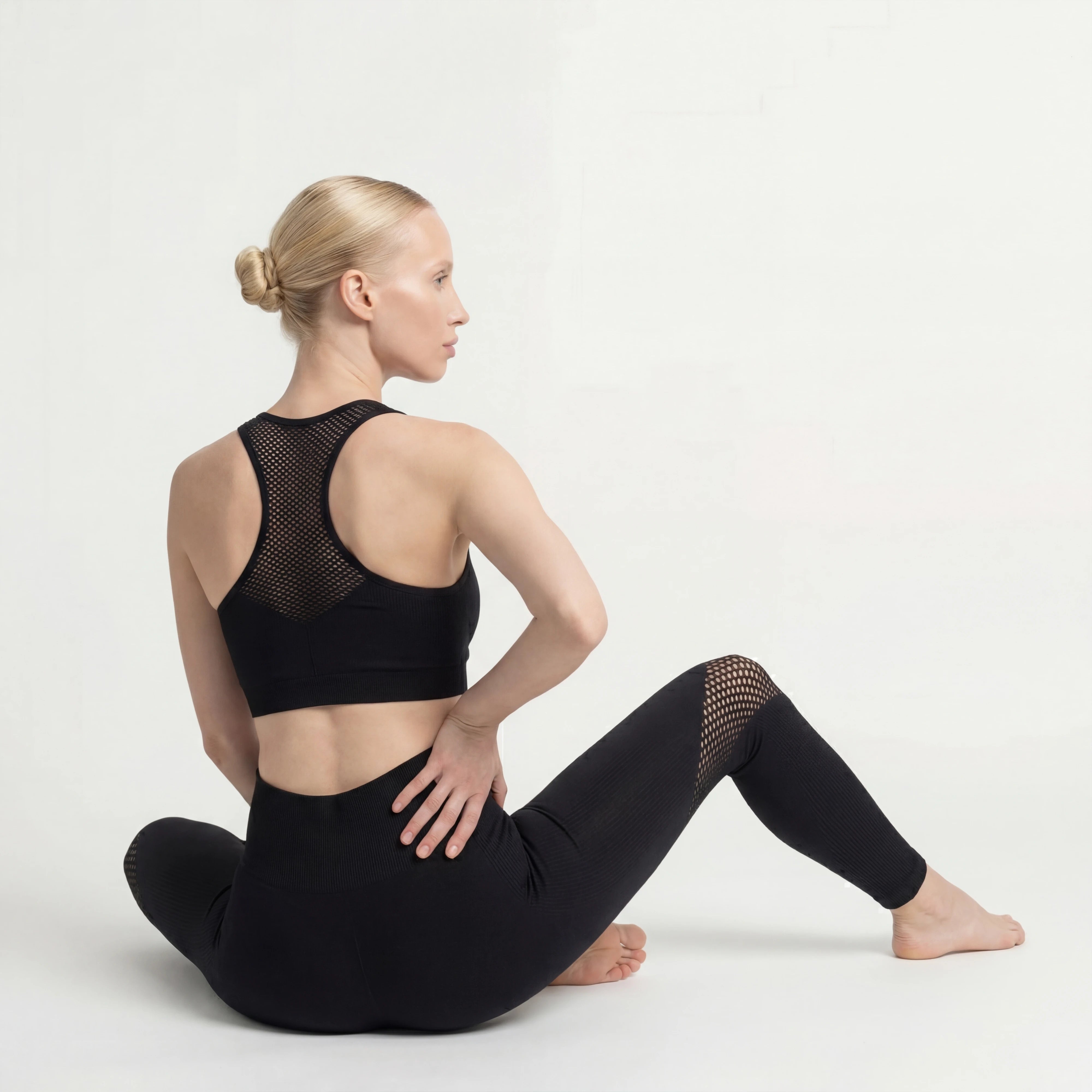 WOMEN-ESSENTIAL-SEAMLESS-MESH-BRA (BLACK)