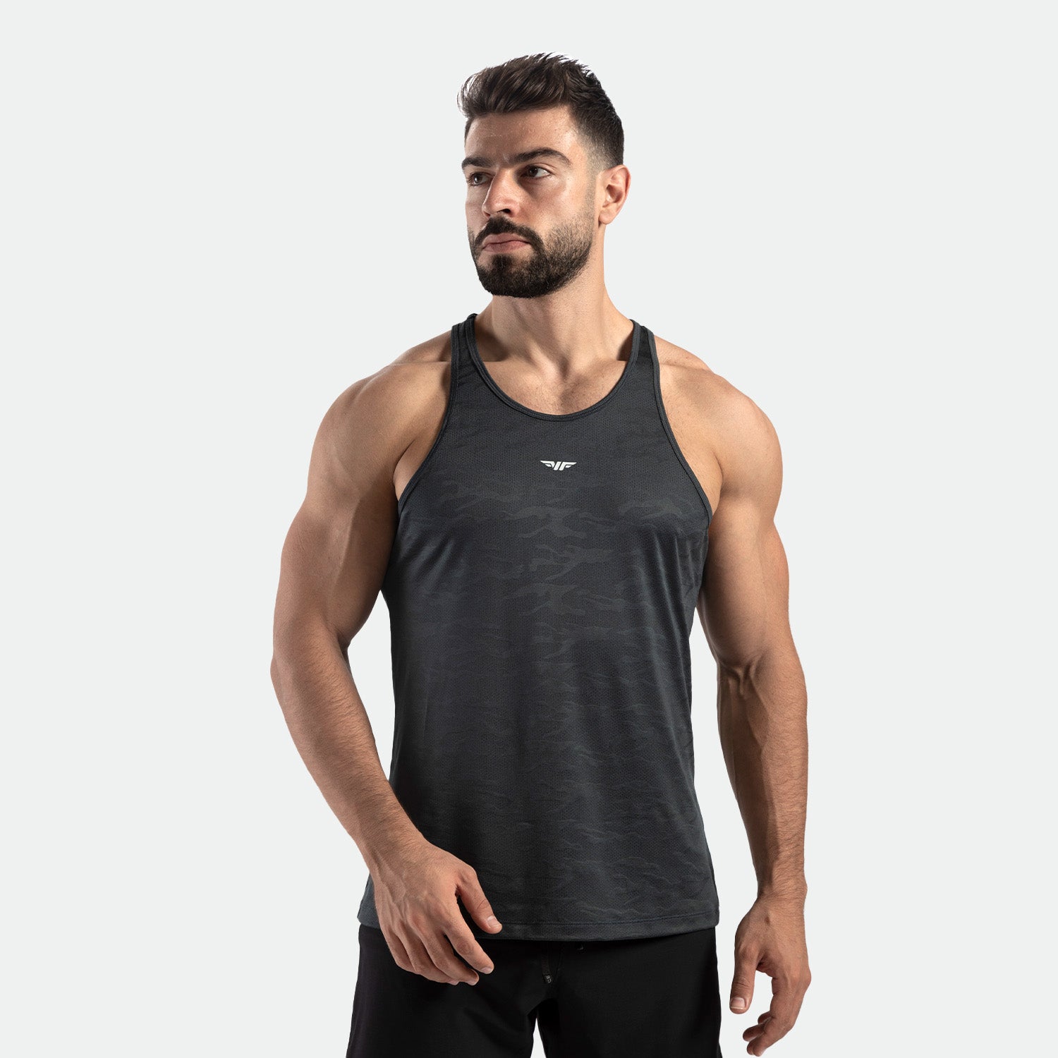 a fit man wearing tank camo graphite grey with logo in half ,plus pants black 