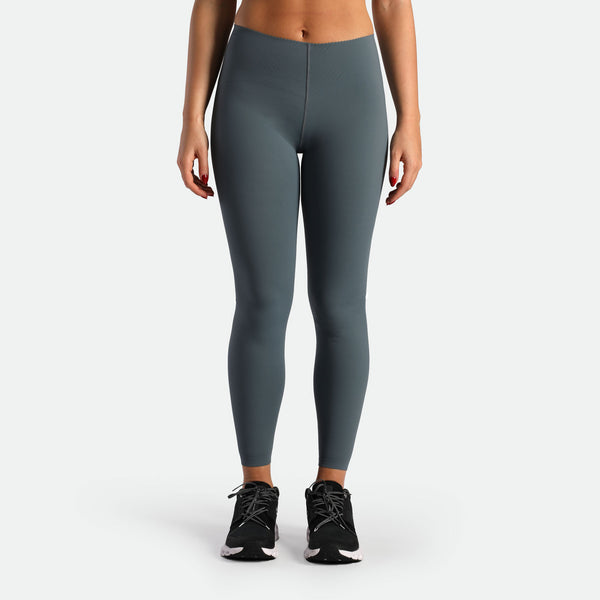 a fit woman wearing kegging stormy grey with shoes black 