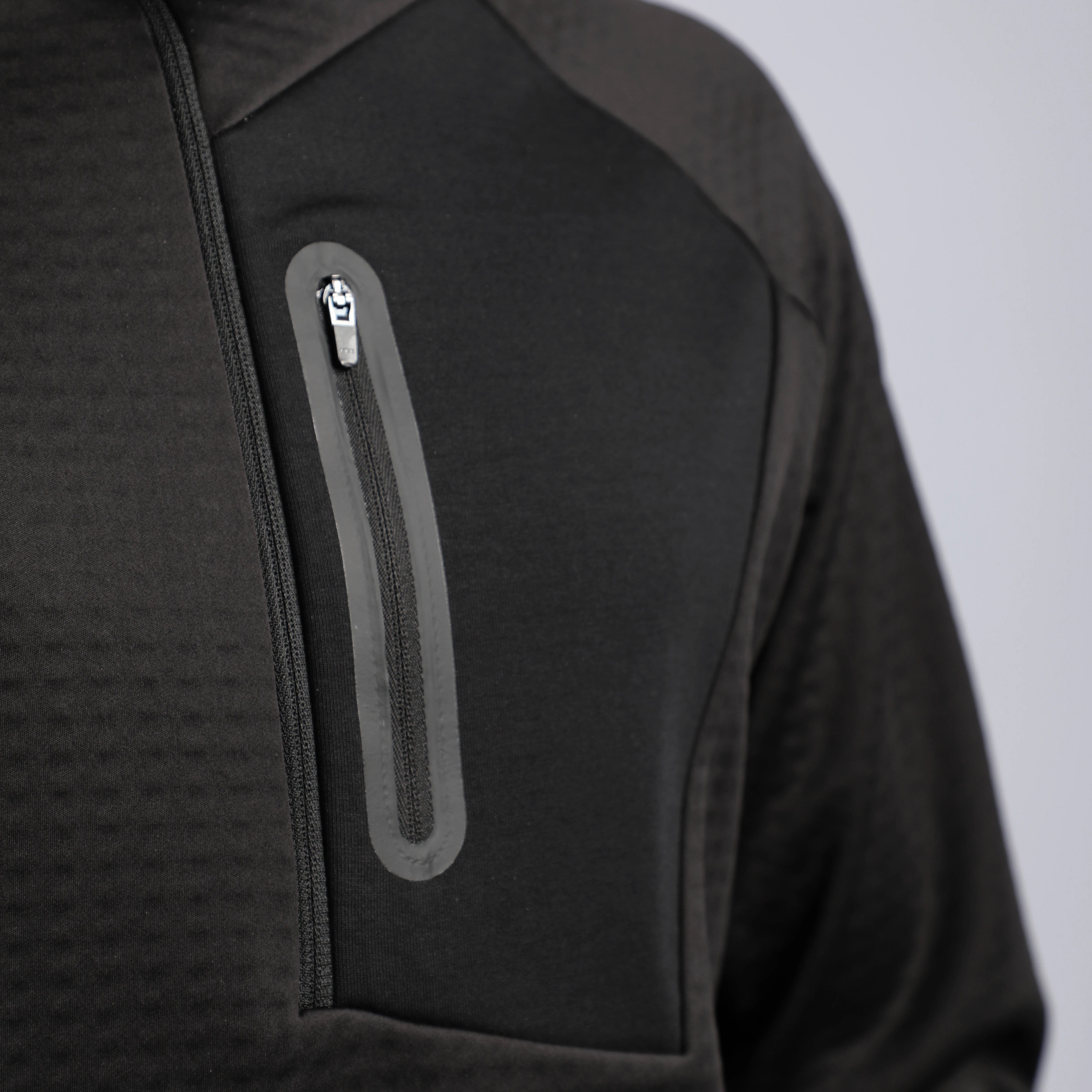 MEN-GO BEYOND-TECH-PULLOVER (BLACK)