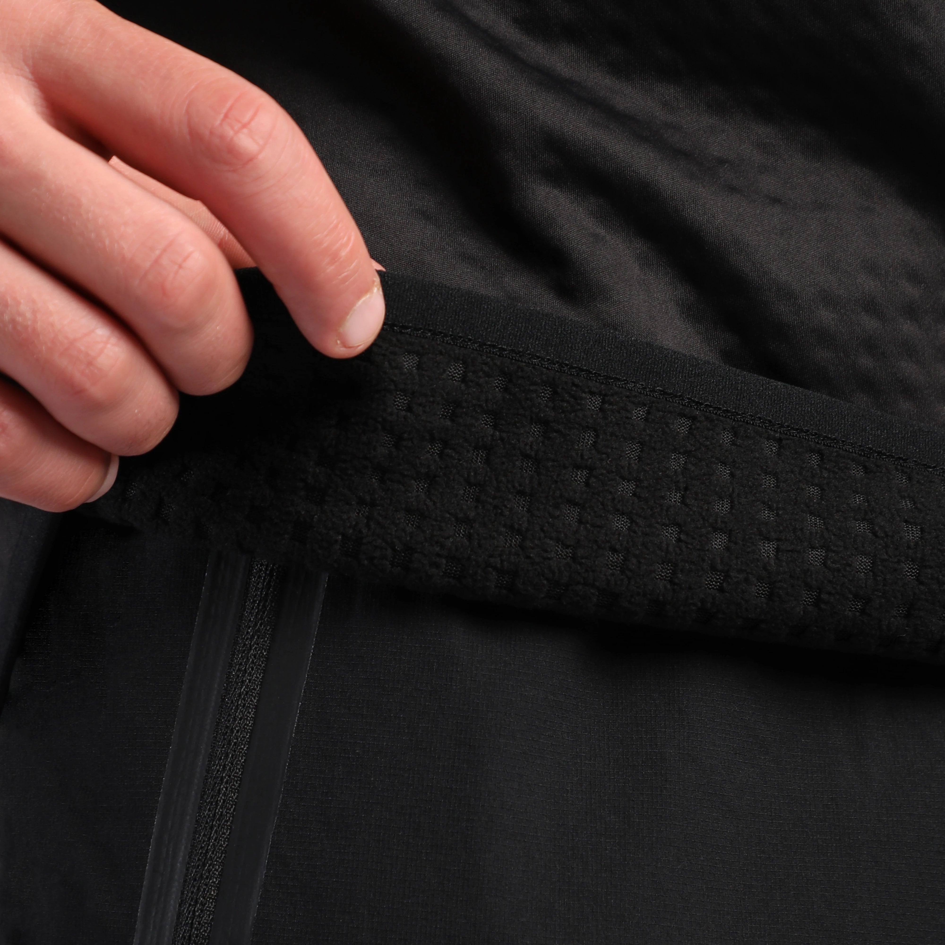 MEN-GO BEYOND-TECH-PULLOVER (BLACK)