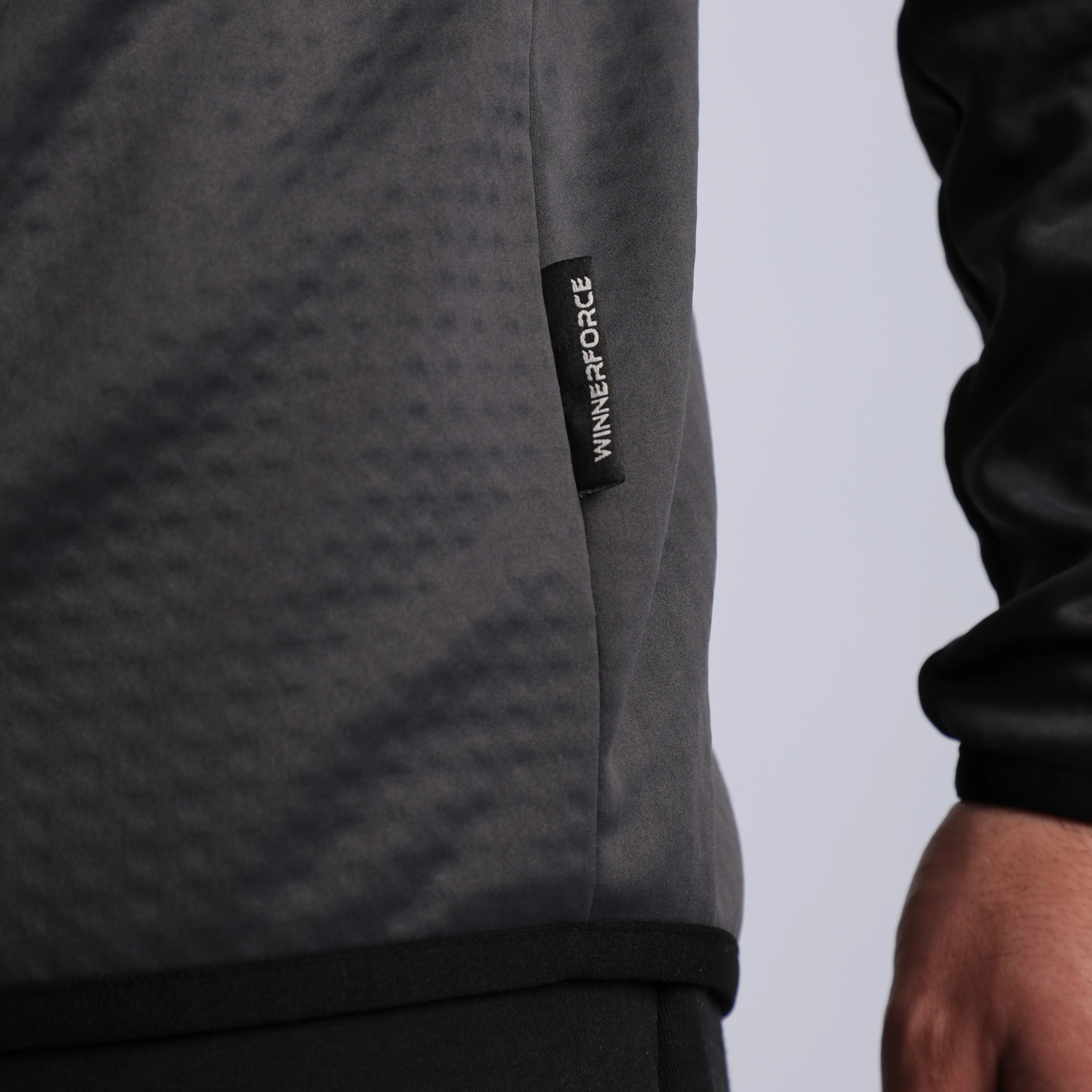 MEN-GO BEYOND-TECH-PULLOVER (IRON GREY)