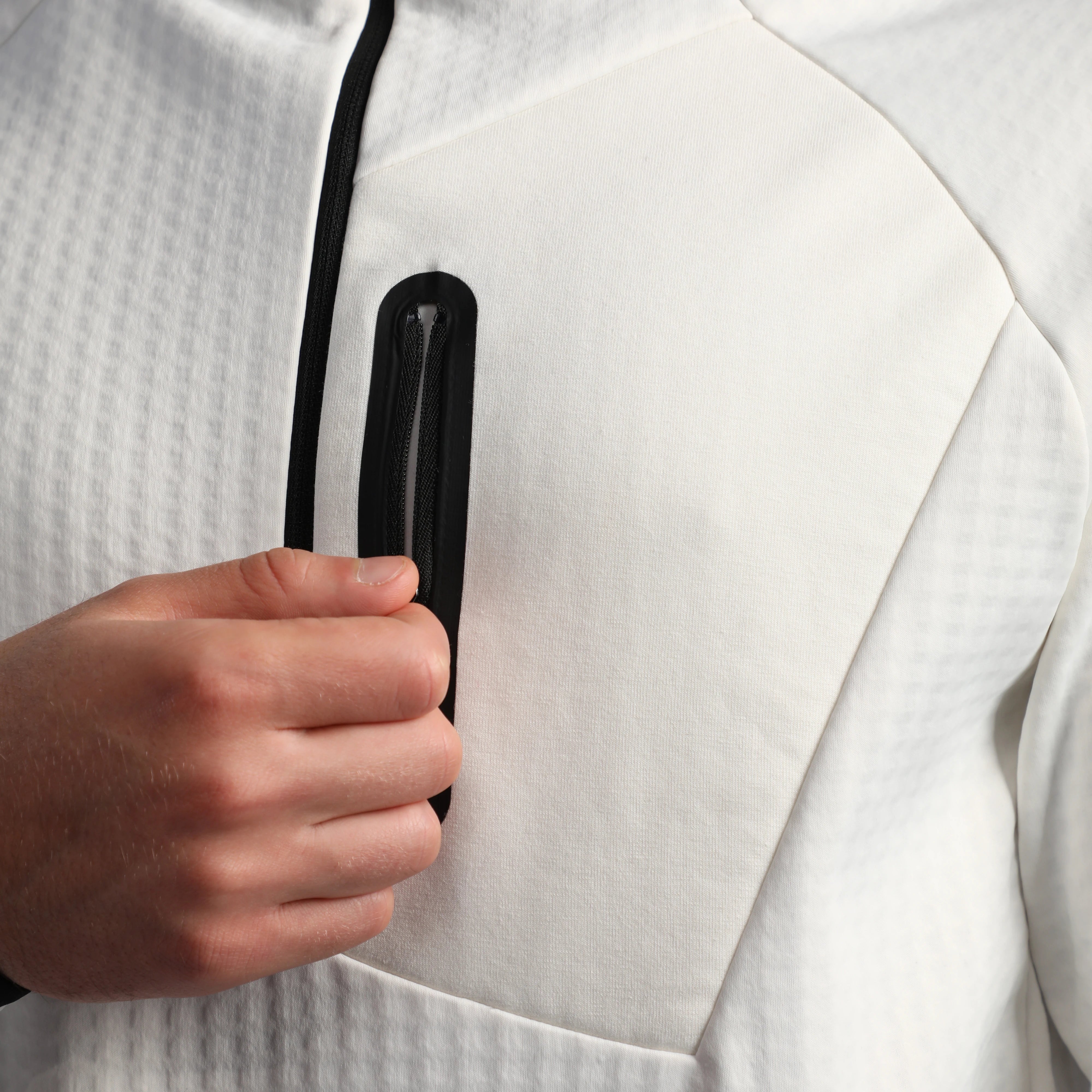 MEN-GO BEYOND-TECH-PULLOVER (WHITE)