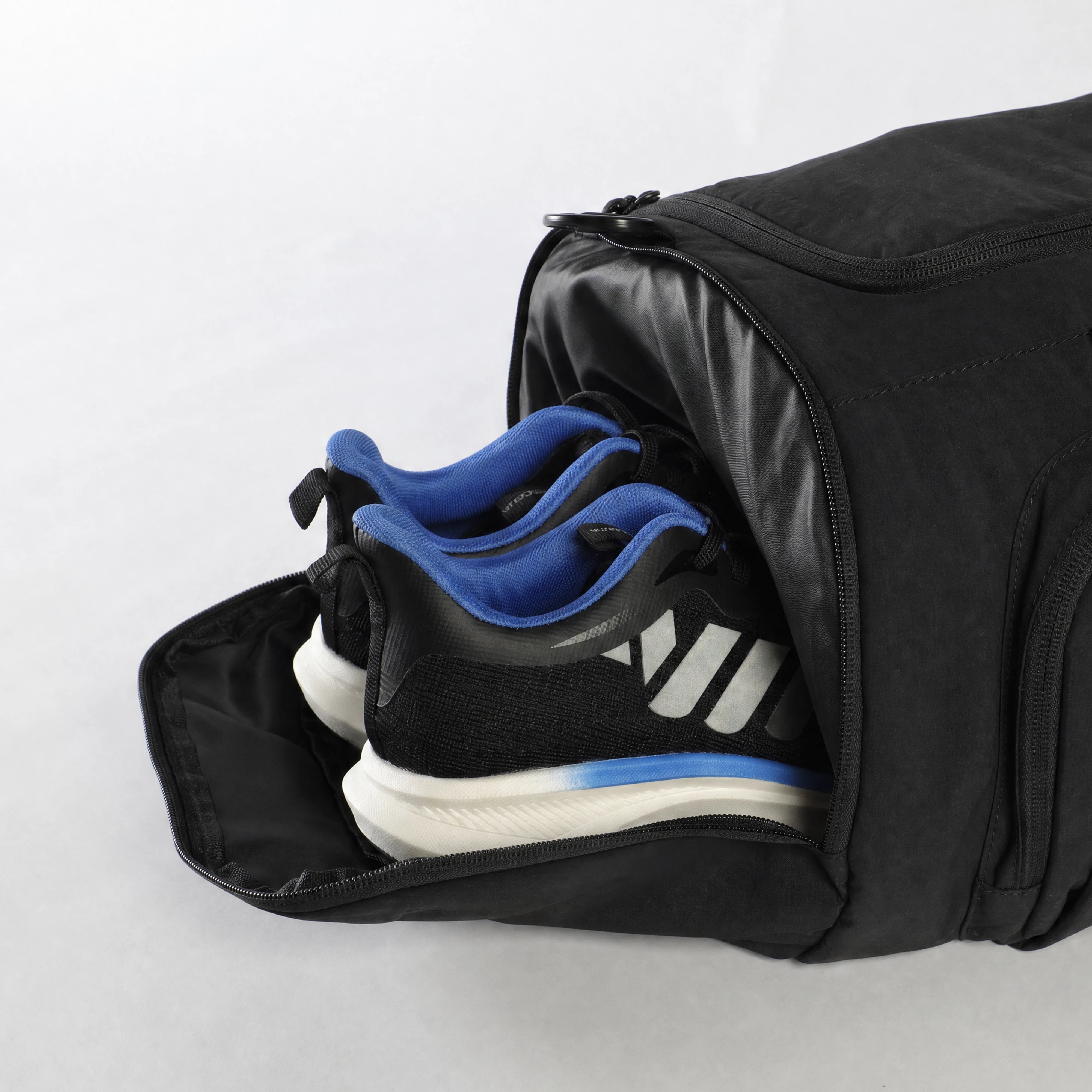 ESSENTIAL-WORKOUT-DUFFLE-BAG (BLACK)