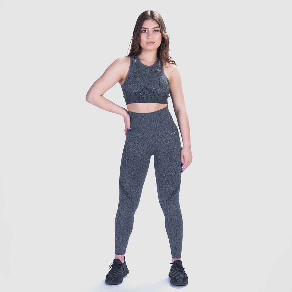 a women wearing  matching bra sports and legging ,same logo and color(grey)