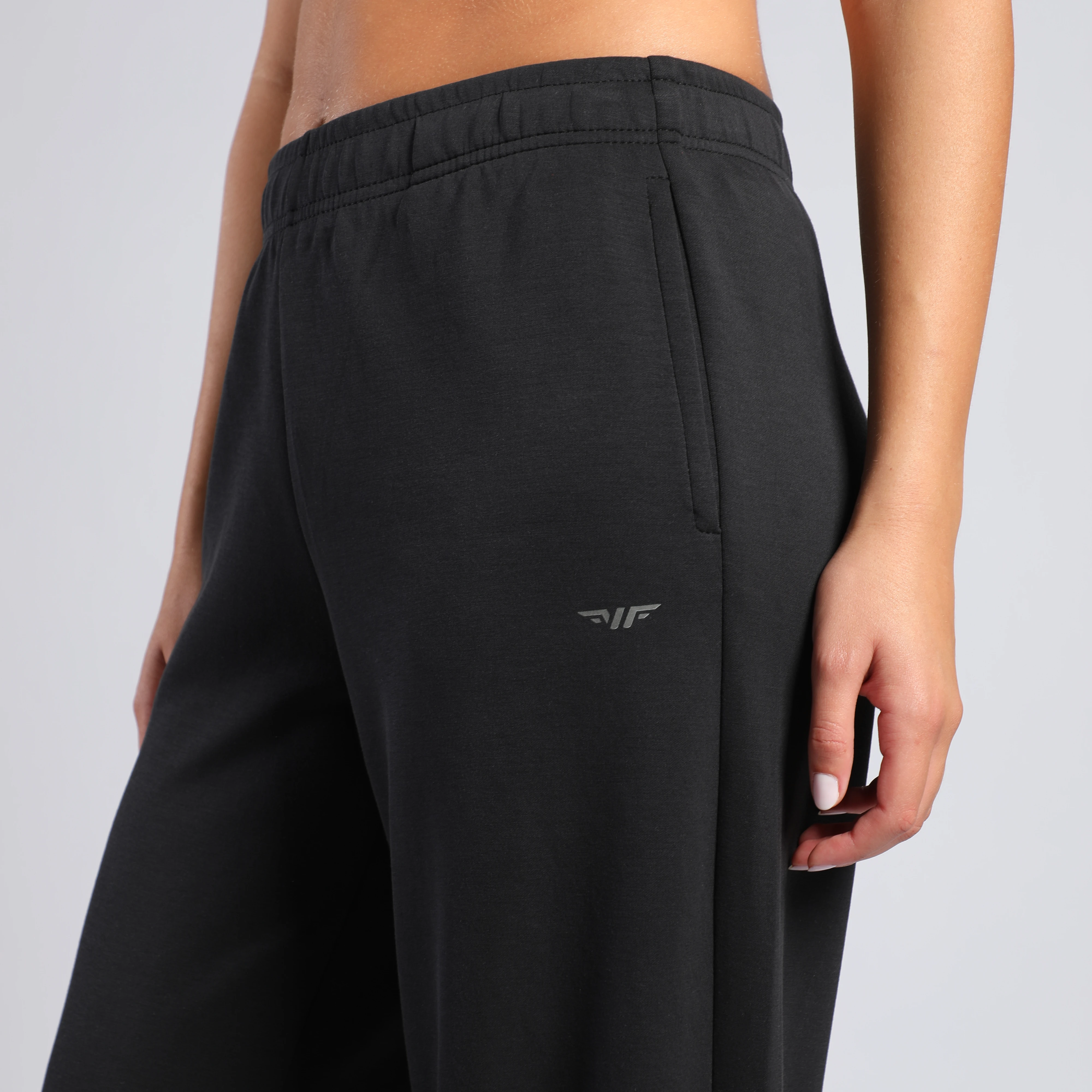 WOMEN-GO BEYOND-LAYOVER-PANTS (BLACK)