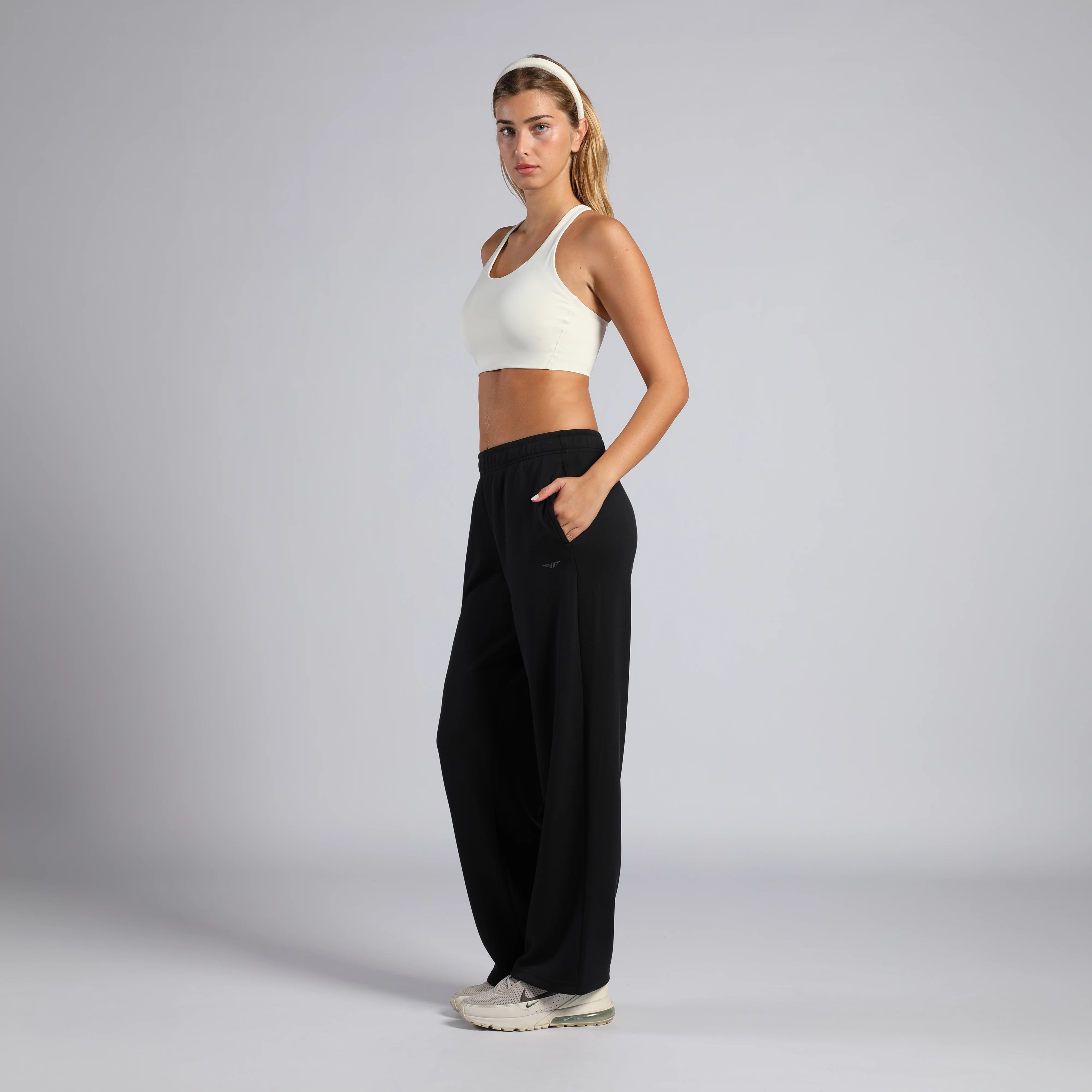 WOMEN-GO BEYOND-LAYOVER-PANTS (BLACK)