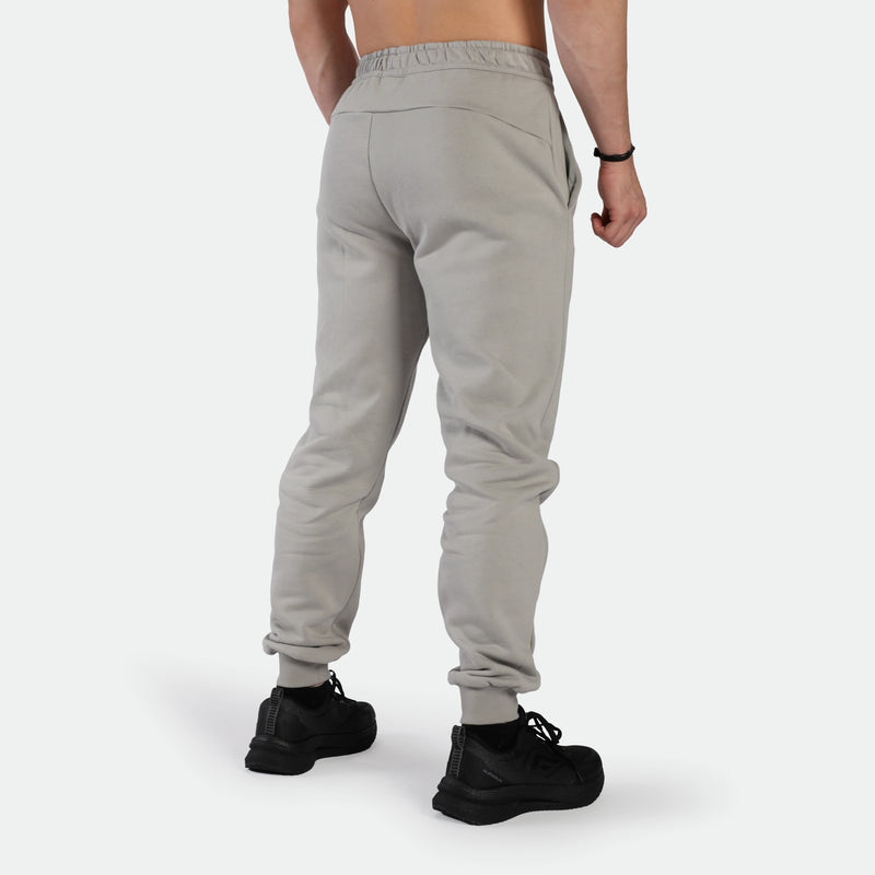MEN-ESSENTIAL-EST-JOGGER (WARM GREY)