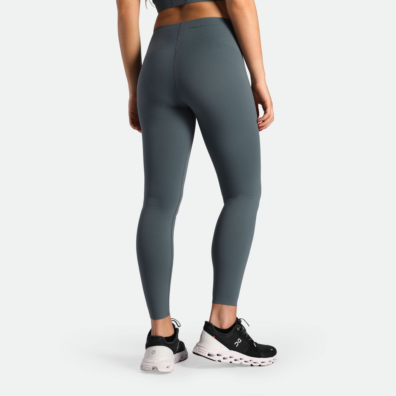 a back view for fit woman wearing legging stormy grey with shoes black 