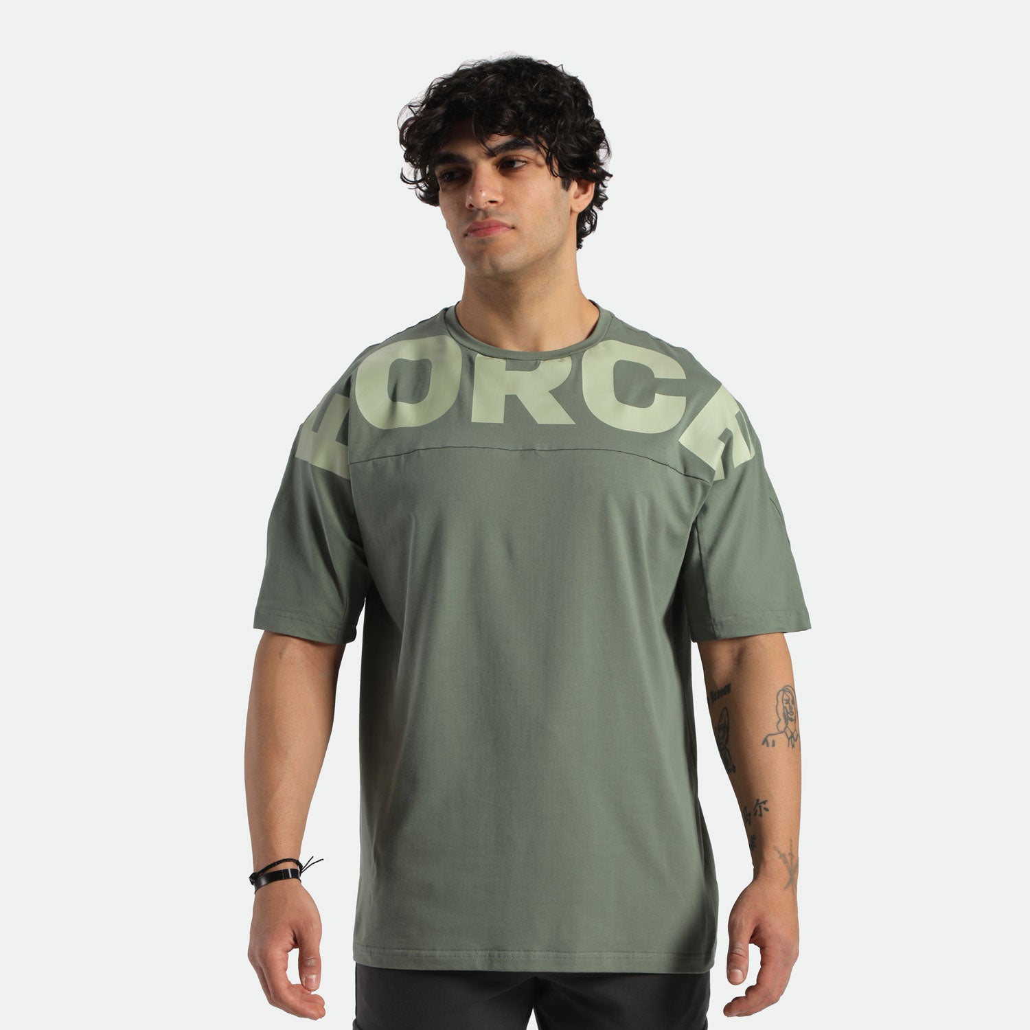 a fit man wearing t-shirt agave green with logo ,plus he wearing pants black 