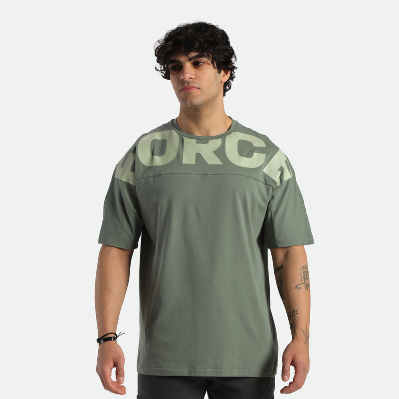 a fit man wearing t-shirt agave green with logo ,plus he wearing pants black 
