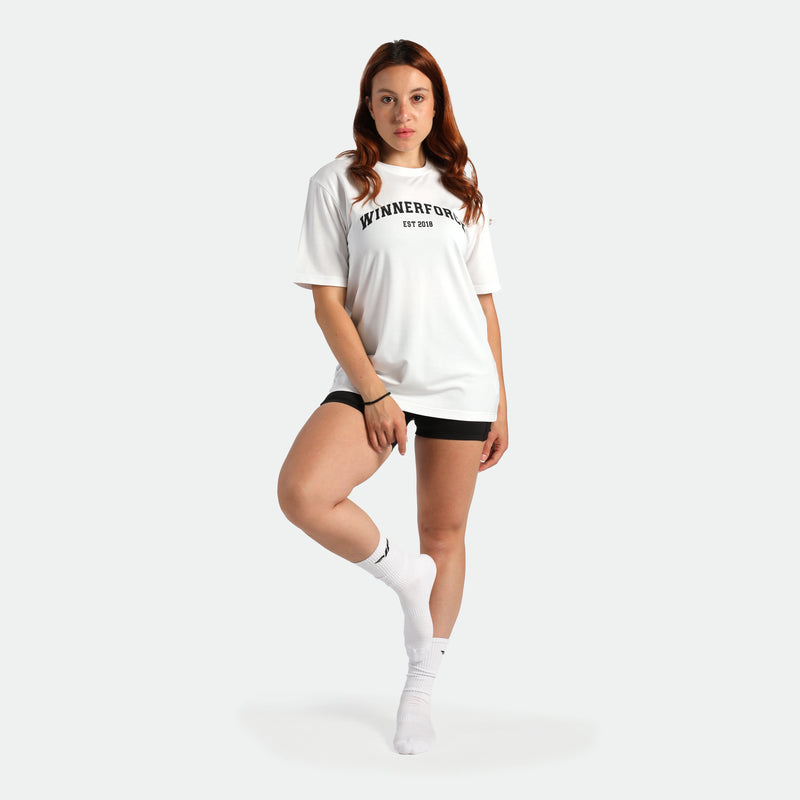 a fit woman wearing t-shirt white with short black ,plus the socks white 